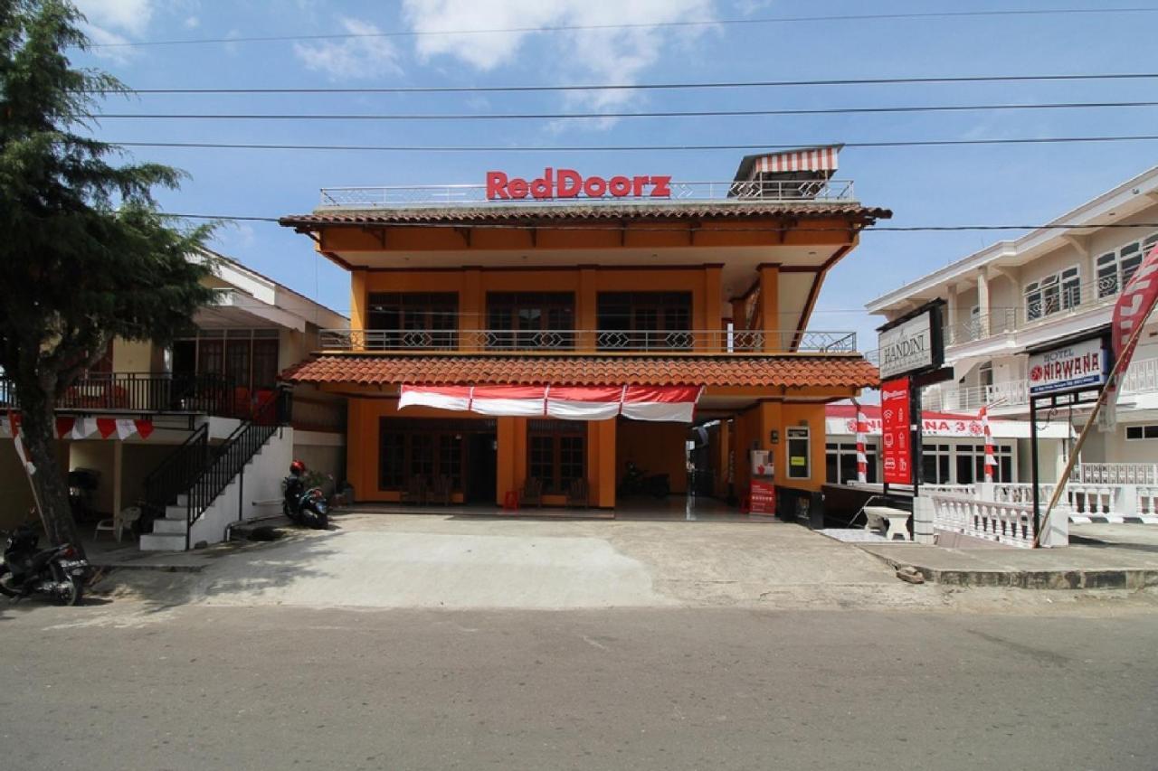 Reddoorz Near Sarangan Lake Magetan Exterior photo
