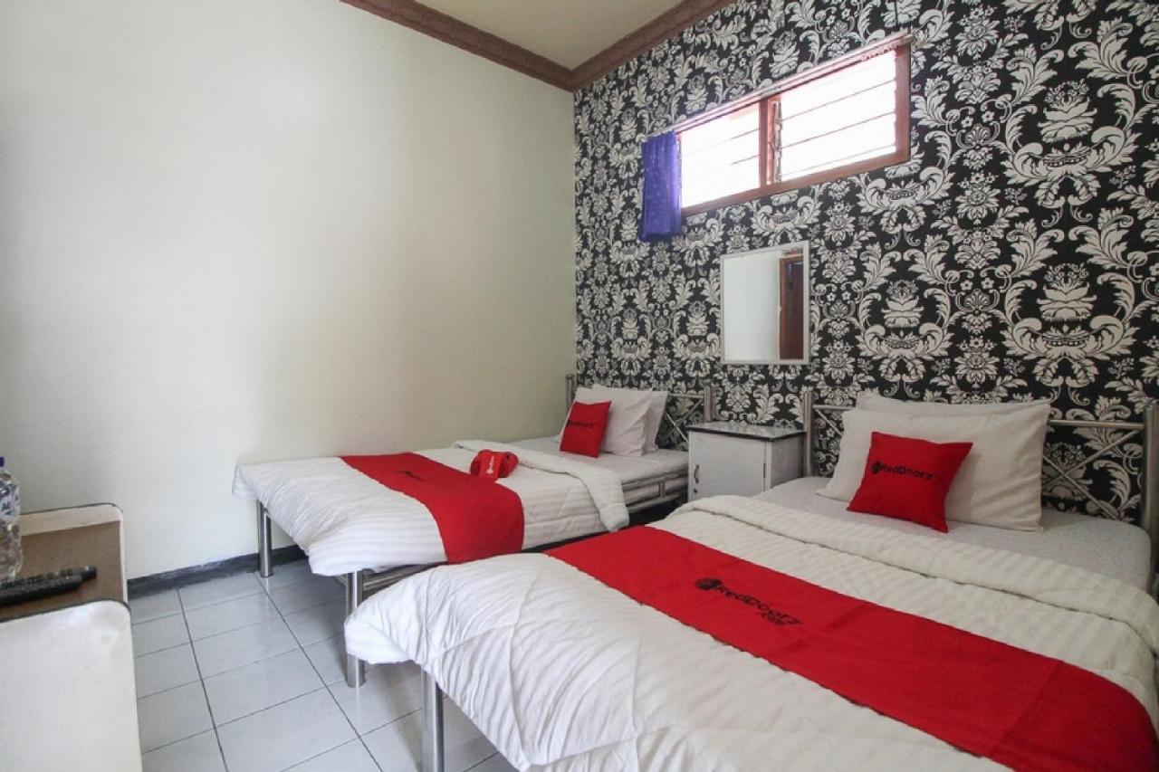 Reddoorz Near Sarangan Lake Magetan Exterior photo